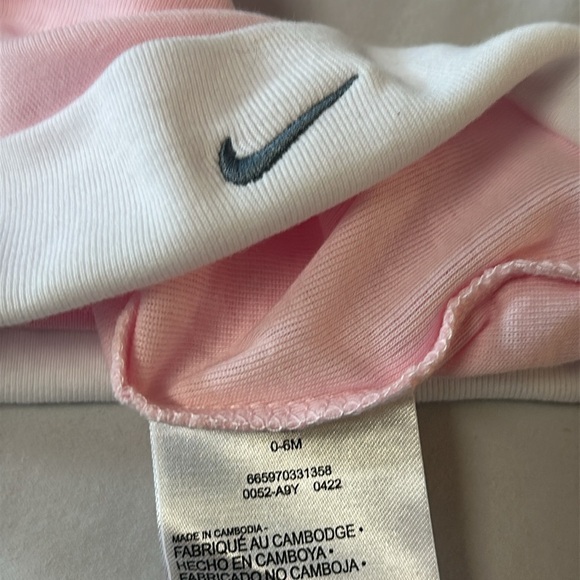 Nike - NWOT - Newborn/Baby hat and sock set. Size 0-6 months - Picture 3 of 3